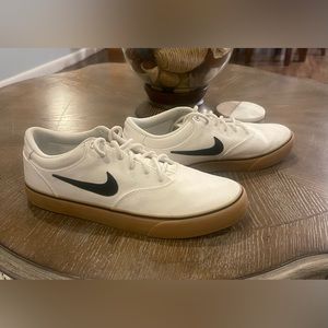 Nike SB Chron shoes